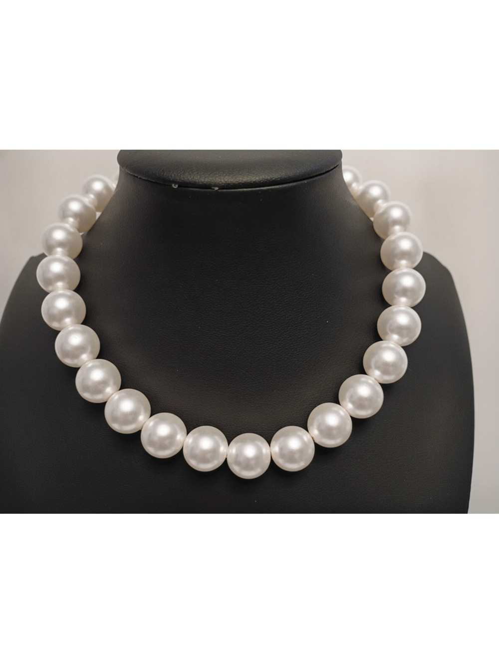 Vintage Classic Style Single Strand Large Snow White Faux Pearls Necklace Choker